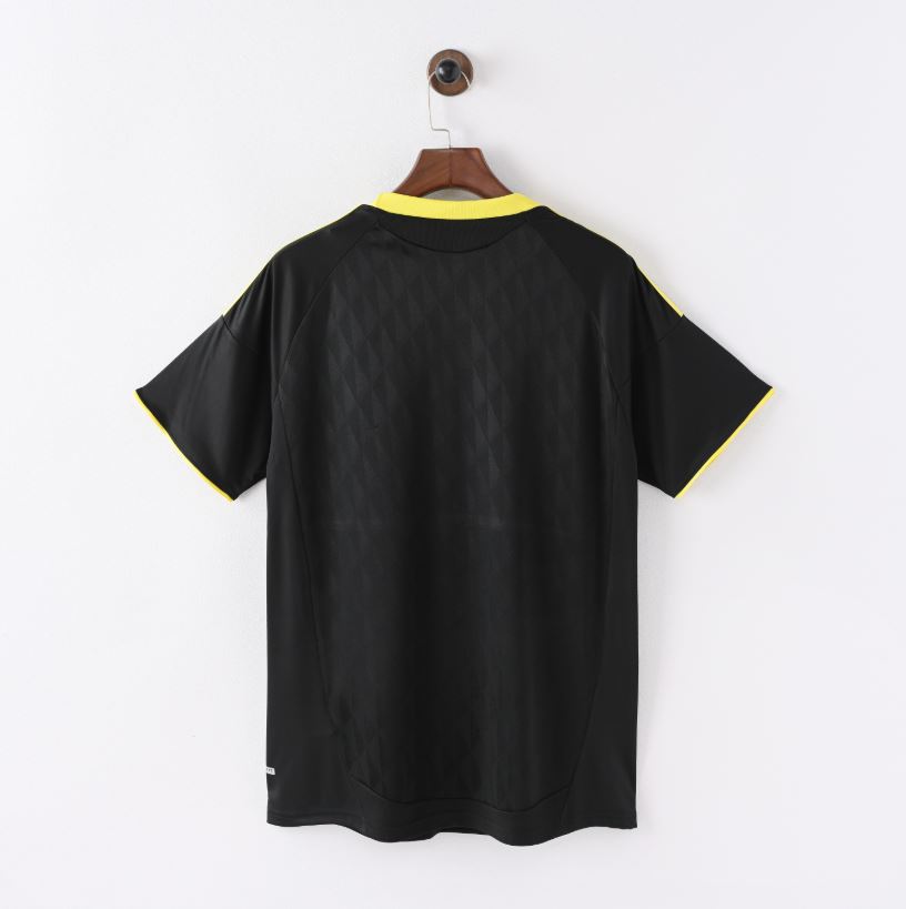 Liverpool Retro 10-11 Away Kits